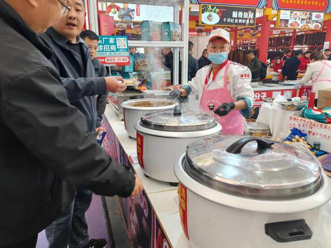 良之隆2025·第十三届中国食材电商节开元棋牌效率美味双优！深圳羊妈妈惊艳